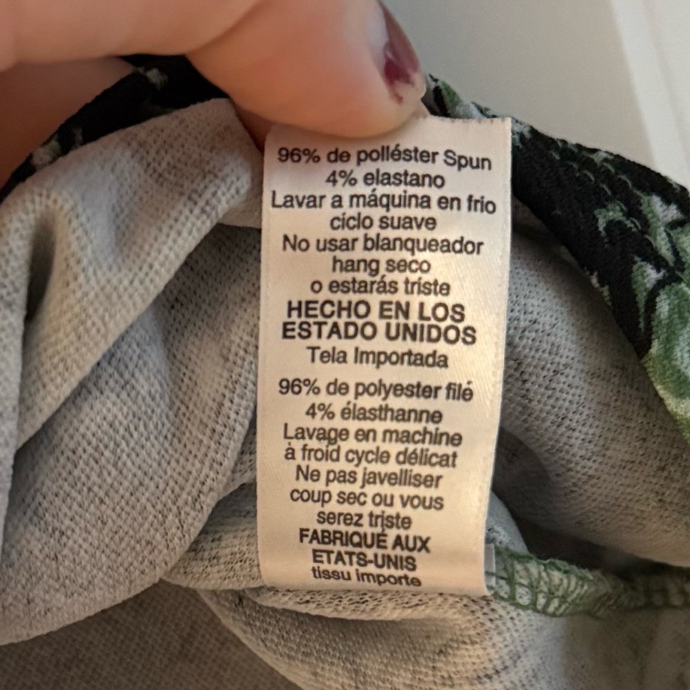 “LuLaRoe Cassie” Medium Green Beautiful Butterfly Patterned Pencil Skirt - Picture 4 of 5